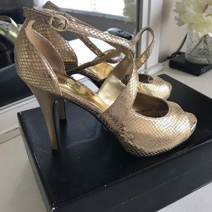 Carlos Santana Gold Heels 8.5